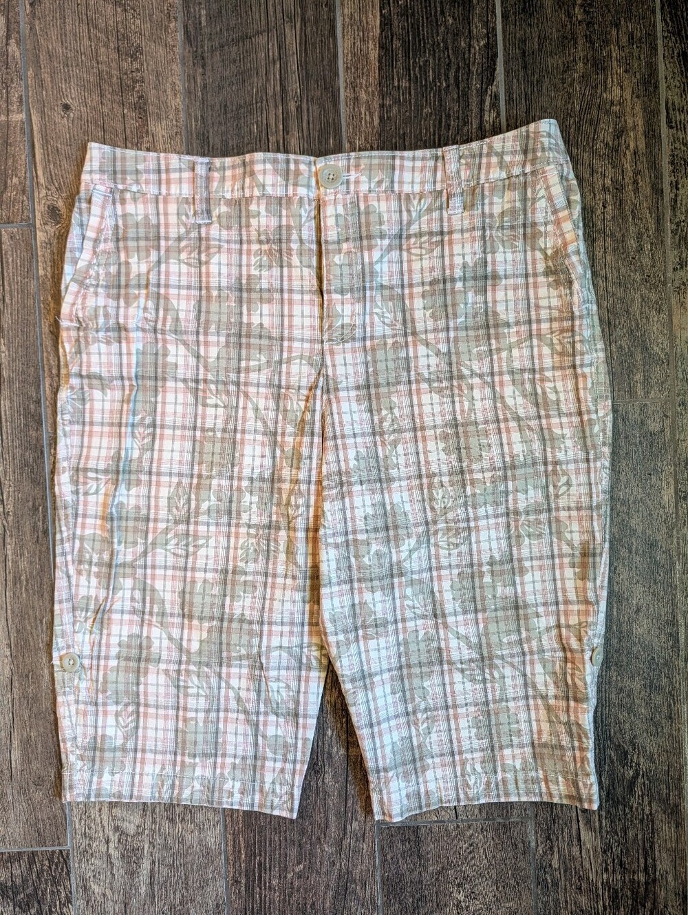 Sonoma Life & Style Bermuda Shorts Size 14 Tan Plaid Floral Shadow Stretch
